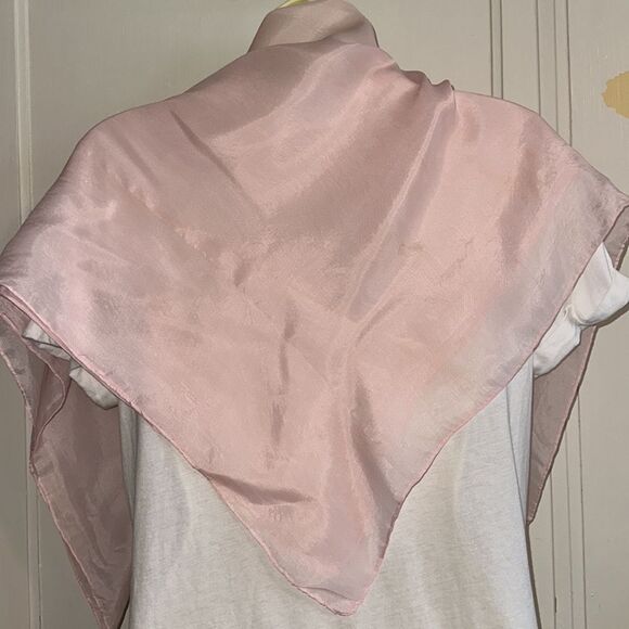 Vintage light pink very large thin polyester or silk scarf - Picture 2 of 10